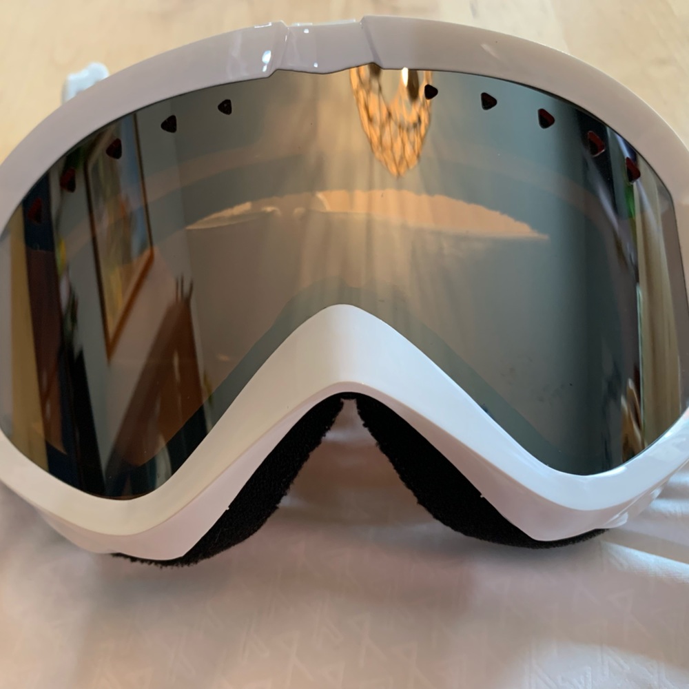 Anon Helix 1.0 Snowboarding Goggles. White frame and strap with amber lens.